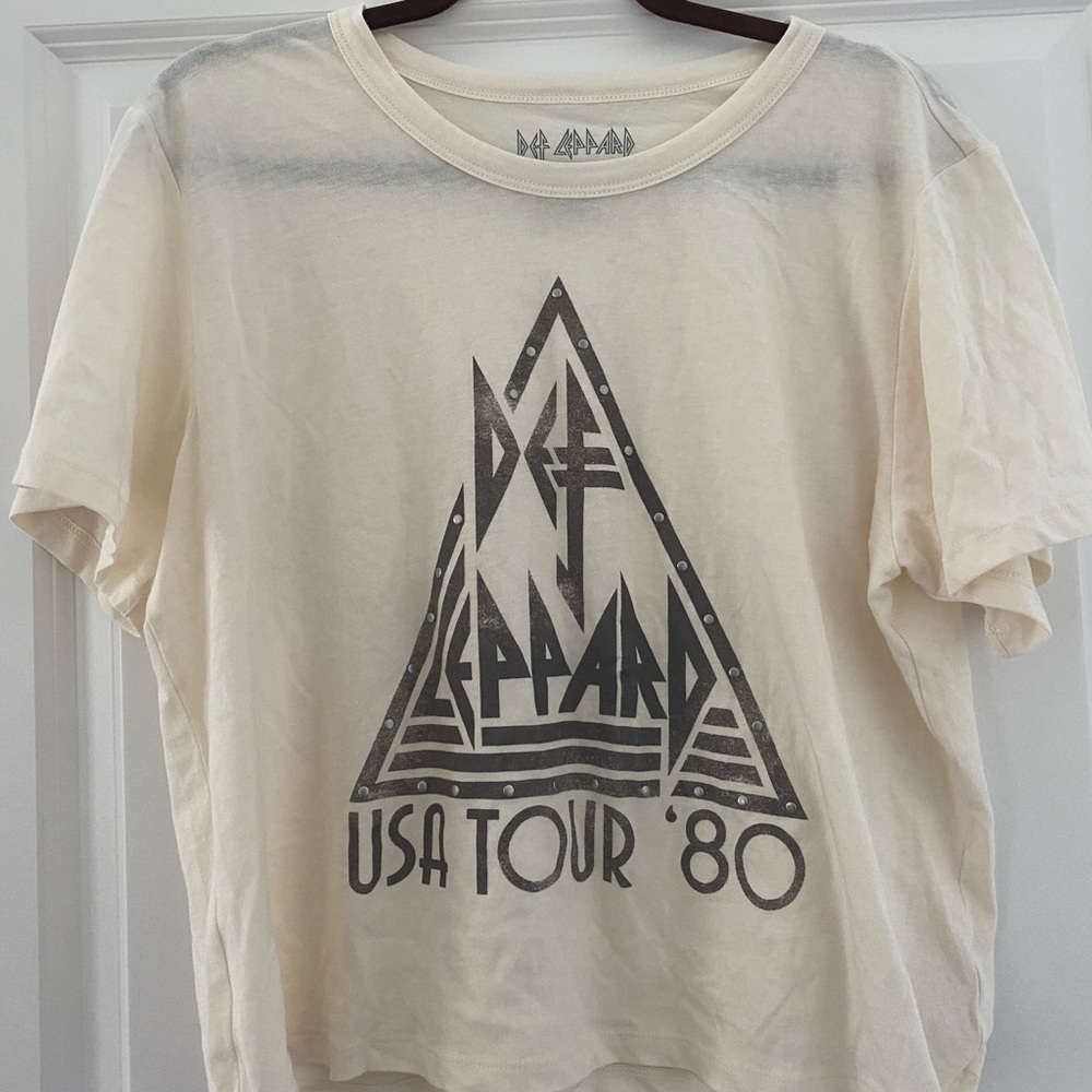 Never worn American Eagle Graphic Tee